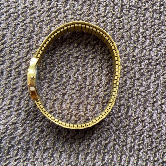 Bulova Caravelle C969582  Women’s Gold Tone Date Stainless Steel Bracelet Watch - Picture 2 of 9